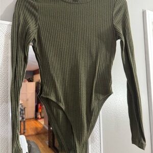 SHEIN Green Ribbed Fitted Bodysuit
